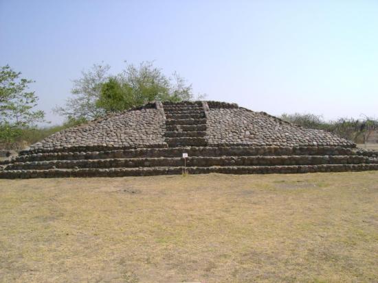 Пирамида Ла Кампана.