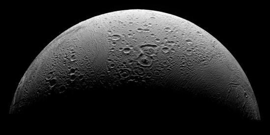 Энцелад — спутник Сатурна.