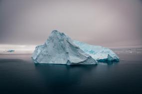 Огромный айсберг растаял