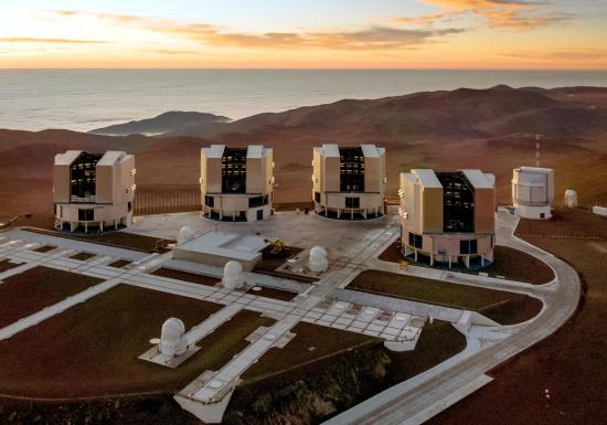 Very Large Telescope.