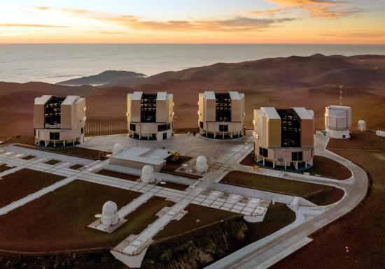 Very Large Telescope.