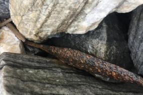 В Норвегии на горе Сандгровскарет найдено древнее оружие