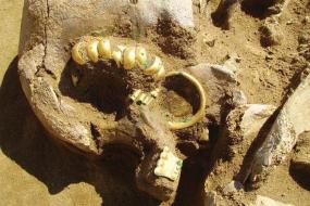 Археологи нашли защитный головной убор от колдунов