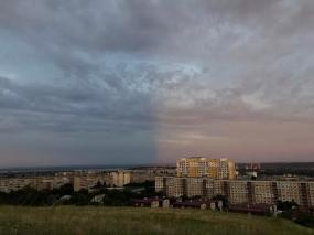 В Саратове закат стал вертикальным