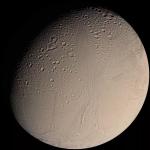 На спутнике Сатурна Энцеладе обнаружили условия для жизни