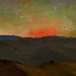 Таинственные красные огни над пустыней Атакама