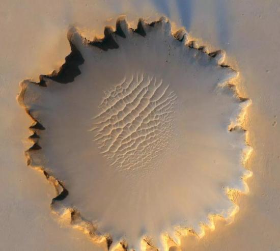 Ударный кратер Виктория на Марсе.