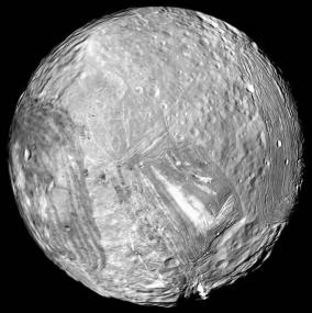 Кольца Урана могли обрушиться на спутник Миранда