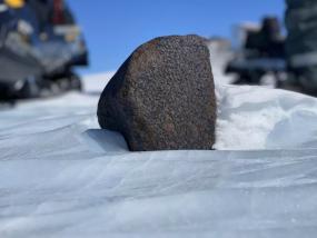 В Антарктиде обнаружили метеорит весом 7,6 килограмма