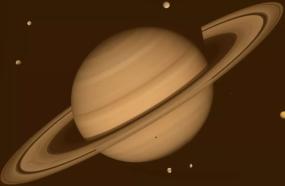 Ученые объяснили сияние одного из колец Сатурна