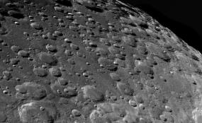 На поверхности Луны обнаружены загадочные завитки