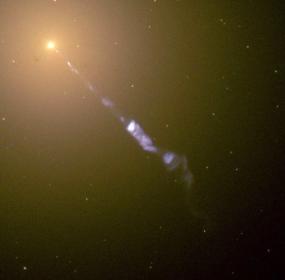 Астрономы раскрыли причину звездных взрывов в галактике M87