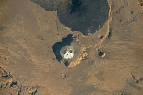 Гигантский череп над Сахарой сфотографировали с орбиты Земли
