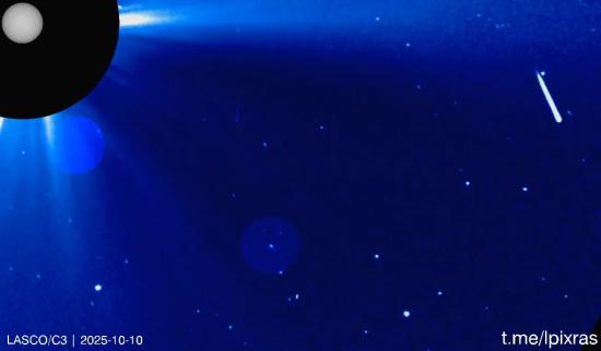 Кадр видео снятого телескопом LASCO/C3 09-11 октября 2025 года.