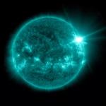 Солнечная вспышка X4.0 прошла мимо Земли: учёные наблюдают за развитием событий