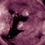 Гигантская корональная дыра на Солнце предвещает рост магнитных бурь