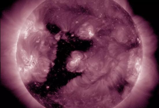 Корональная дыра на Солнце 16 января 2026 года