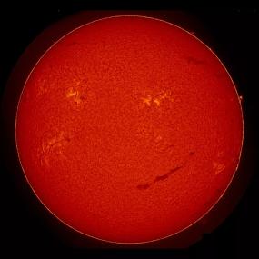  Солнце «улыбнулось» Земле: на светиле запечатлели гигантское лицо