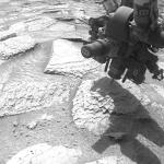 Неожиданность на Марсе: марсоход Curiosity поднял каменную плиту при бурении