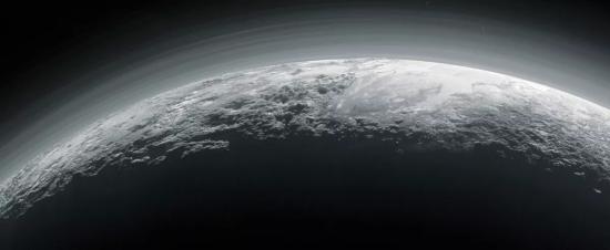 Слои дымки Плутона, наблюдаемые космическим аппаратом New Horizons в 2016 году.