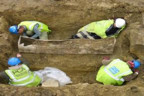 Загадочные древние руины обнаружили в Англии