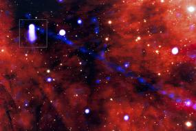 Обсерватория Chandra сфотографировала позитронный луч от пульсара