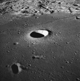 Неизвестный искусственный объект упал на Луну