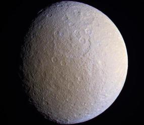 Аммиачная луна возникла из недр Сатурна