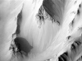Склон долины Маринера на Марсе