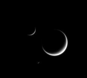Тройка полумесяцев Сатурна