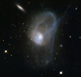 Сливающиеся галактики NGC 3921