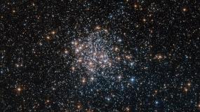 Бриллиантовое скопление звезд NGC 1854