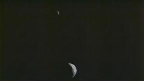 Земля и Луна в 1977 году