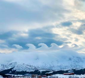 Волны в небе над Норвегией