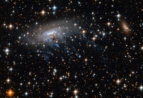 Галактика ESO 137-001.