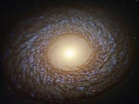 Флоккулентная спиральная галактика NGC 2775