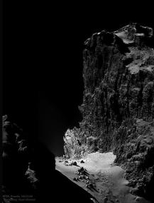 Скала на комете Чурюмова — Герасименко