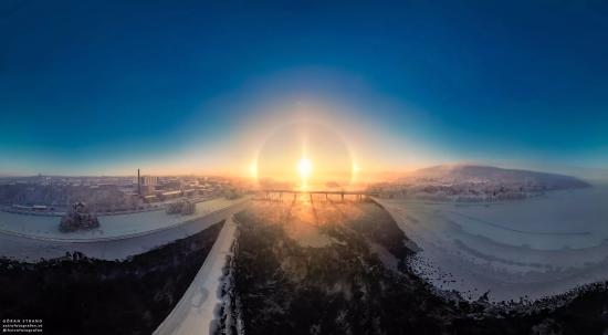 Солнечное гало во время зимнего солнцестояния.