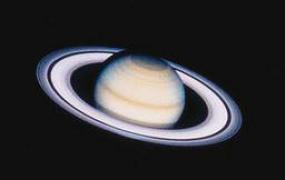 Сатурн в космосе