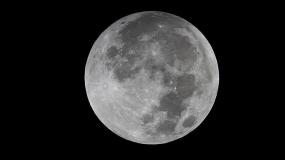 Луна - естественный спутник Земли.