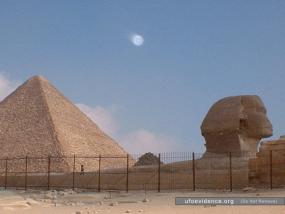 Июль 2005 г. - пирамиды в Гизе, Египет